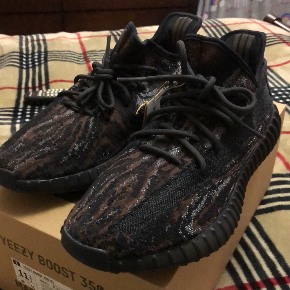 Yezzy Boost 350 V2 MX Rock .